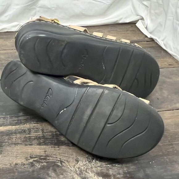 Clarks Collection Beige Patent Leather Lexi Marigold Wedge Open Toe Sandals 11W - Picture 8 of 10